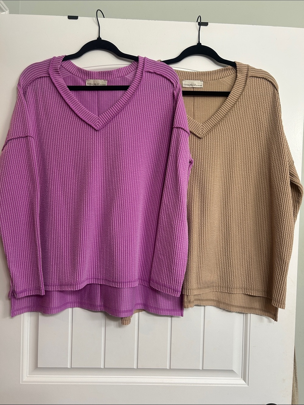 Zenana V-Neck Waffle Knit Long Sleeve tops in Magenta & Tan Sz Small/Medium